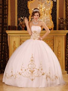 White Ball Gown Dresses for 15 Strapless with Appliques Lace up Back